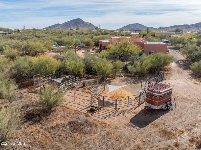 44821 N 12th Street, New River, AZ 85087