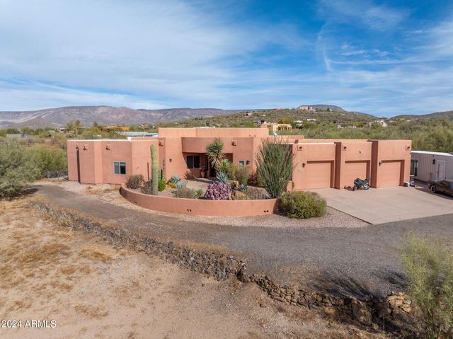 44821 N 12th Street, New River, AZ 85087