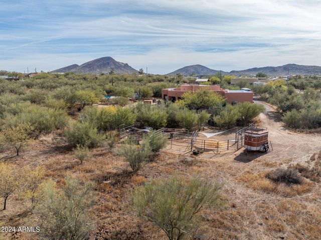 44821 N 12th Street, New River, AZ 85087