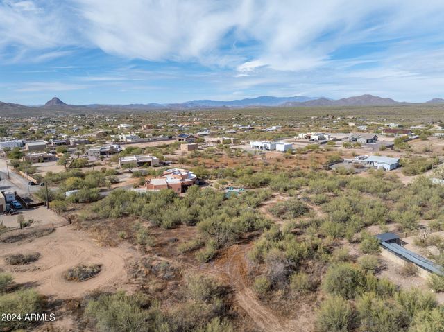 44821 N 12th Street, New River, AZ 85087