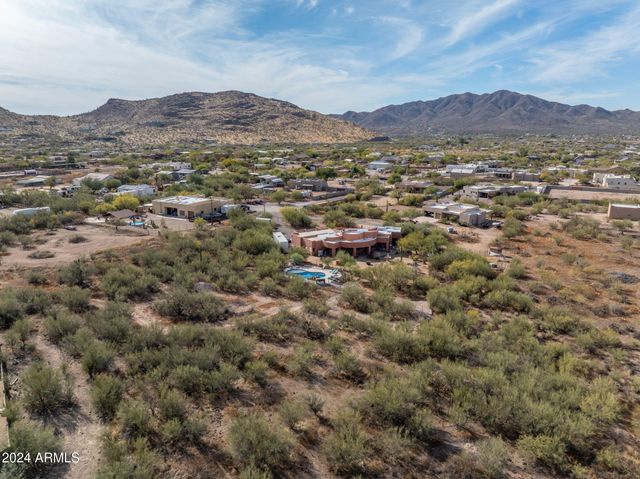 44821 N 12th Street, New River, AZ 85087
