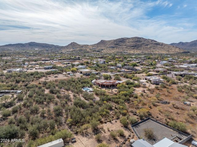 44821 N 12th Street, New River, AZ 85087