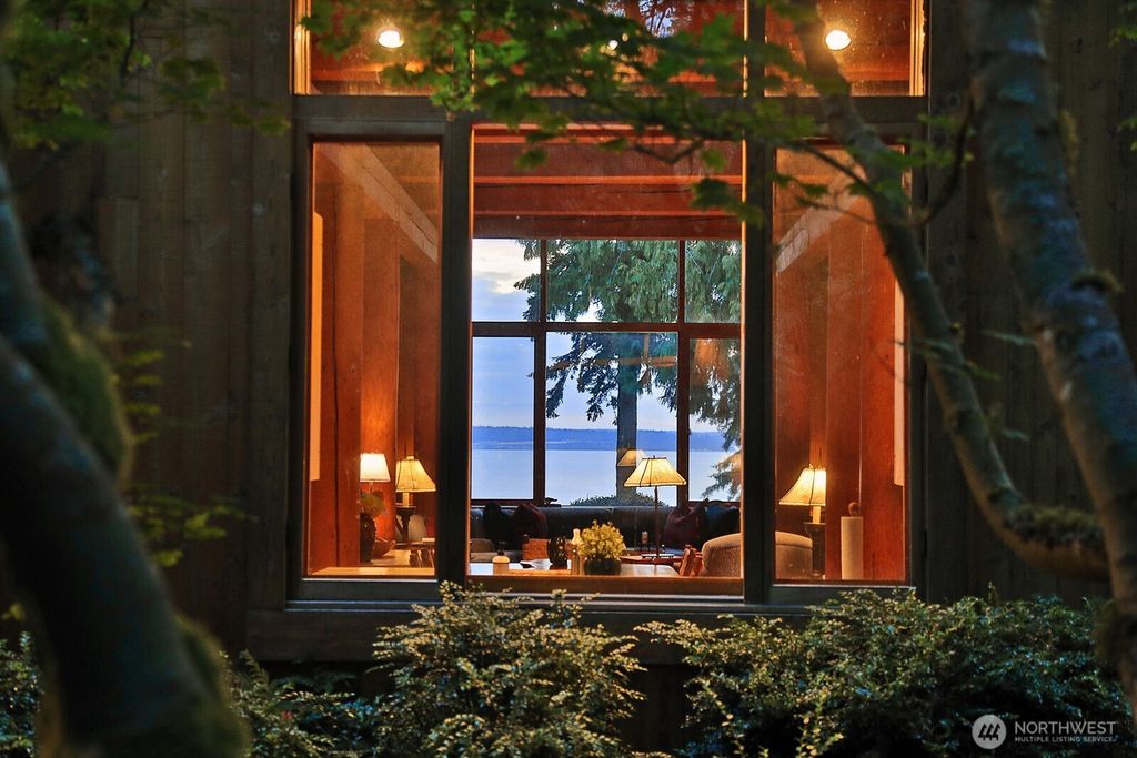 3376 Smugglers Cove Road, Greenbank, WA 98253