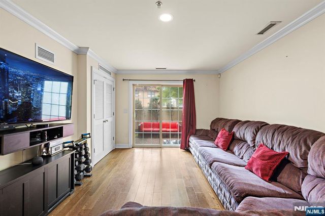 1625 Paterson Plank Road 9, Secaucus, NJ 07094