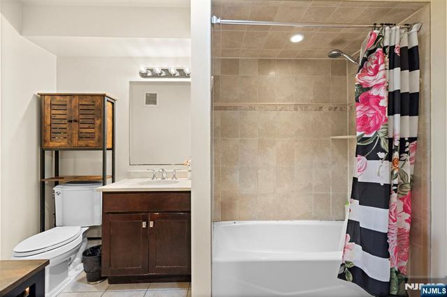 1625 Paterson Plank Road 9, Secaucus, NJ 07094