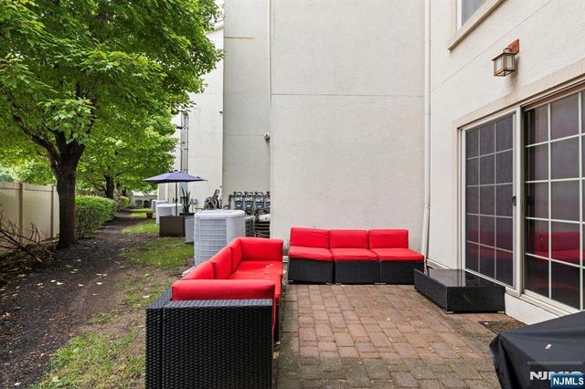 1625 Paterson Plank Road 9, Secaucus, NJ 07094