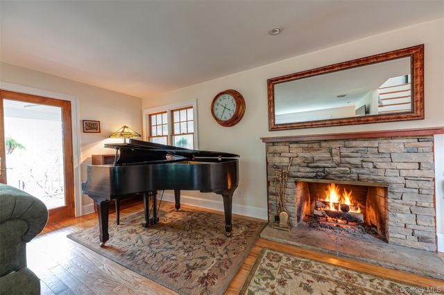 5 Harborview Lane, Huntington, NY 11743