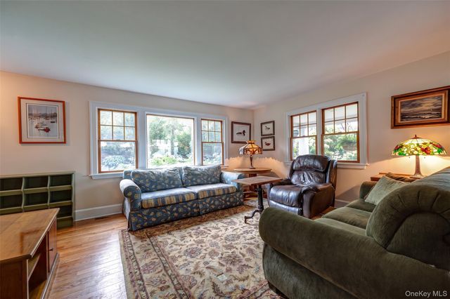 5 Harborview Lane, Huntington, NY 11743