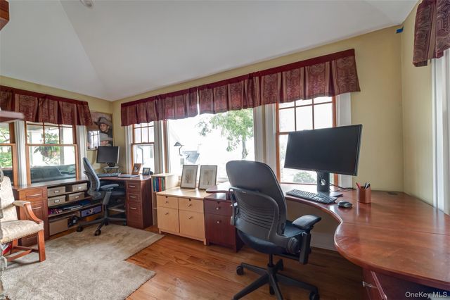 5 Harborview Lane, Huntington, NY 11743