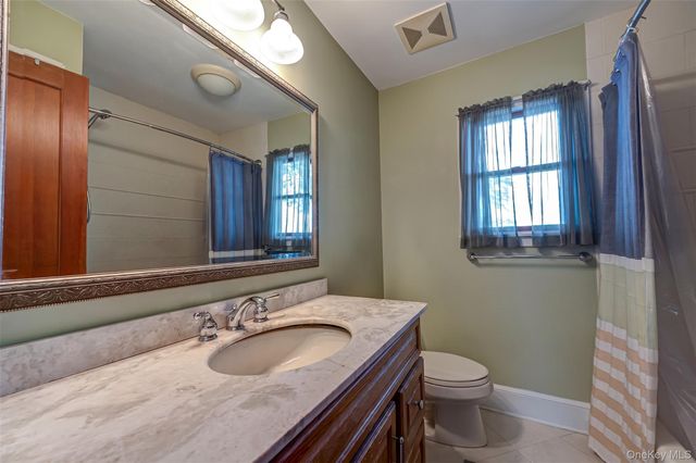 5 Harborview Lane, Huntington, NY 11743