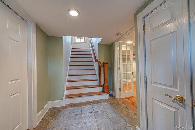 5 Harborview Lane, Huntington, NY 11743