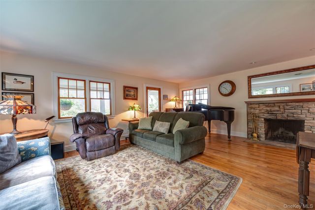 5 Harborview Lane, Huntington, NY 11743