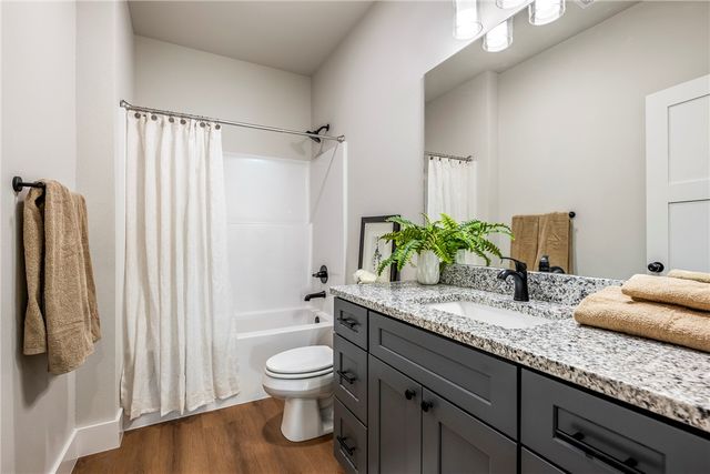 10101 Raindrop Lane, Gravette, AR 72736