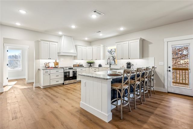 10101 Raindrop Lane, Gravette, AR 72736