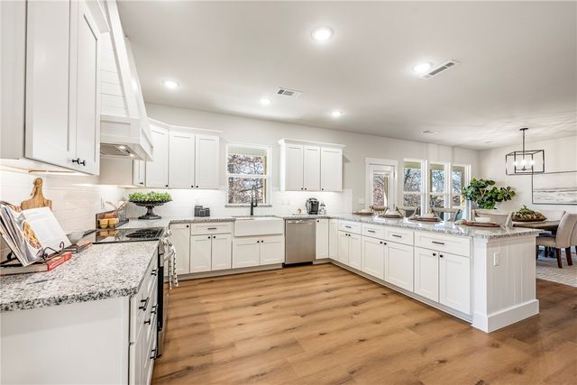 10101 Raindrop Lane, Gravette, AR 72736