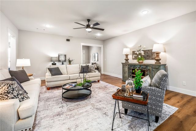 10101 Raindrop Lane, Gravette, AR 72736