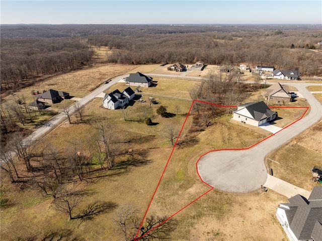 10101 Raindrop Lane, Gravette, AR 72736