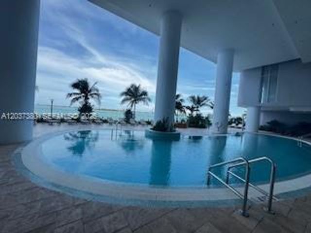 711 NE 23 2206, Miami, FL 33137