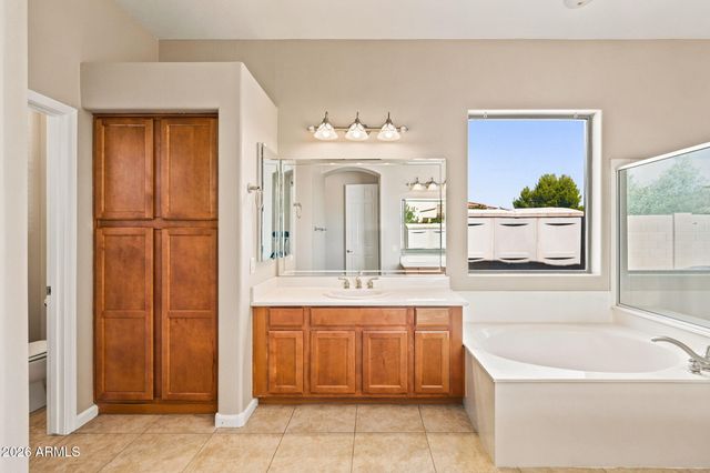 952 E FIELDSTONE Place, Chandler, AZ 85249