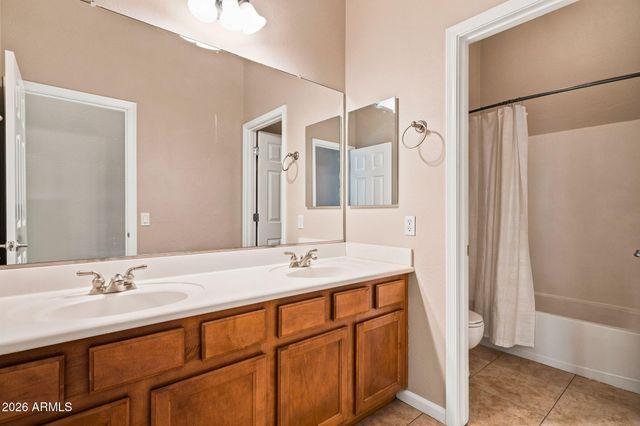 952 E FIELDSTONE Place, Chandler, AZ 85249