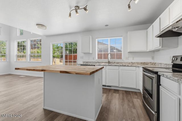 1383 Ridge Point Drive, Carson City, NV 89706