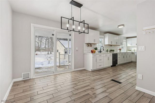 5536 Mackenzie Road, North Olmsted, OH 44070