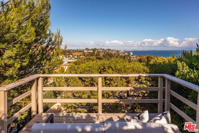 3449 Cloudcroft Drive, Malibu, CA 90265