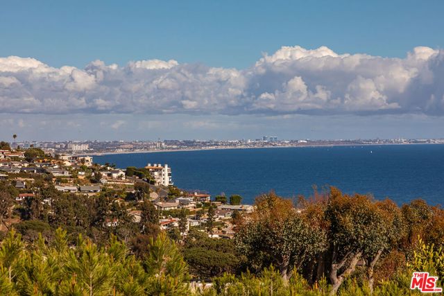 3449 Cloudcroft Drive, Malibu, CA 90265