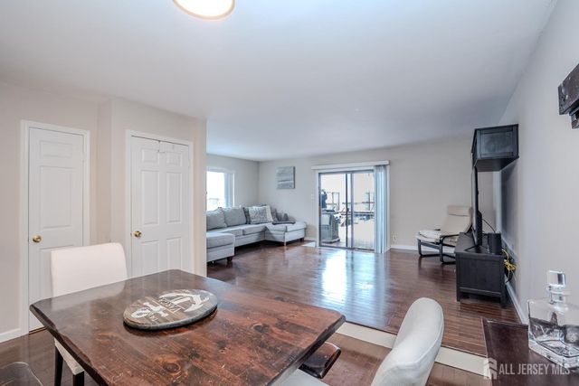 9 Wood Acres Drive, North Brunswick, NJ 08902