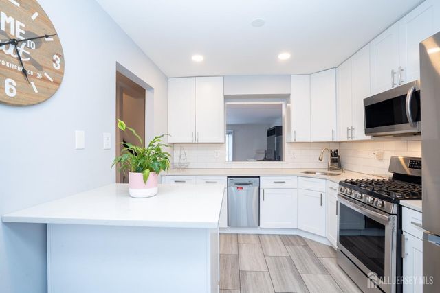 9 Wood Acres Drive, North Brunswick, NJ 08902