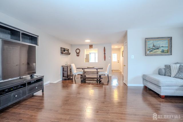 9 Wood Acres Drive, North Brunswick, NJ 08902