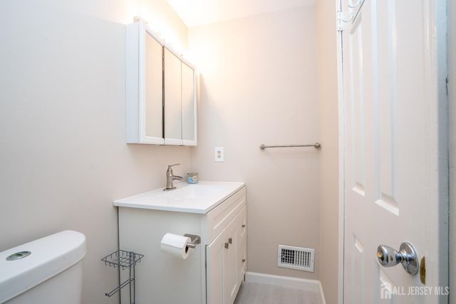 9 Wood Acres Drive, North Brunswick, NJ 08902