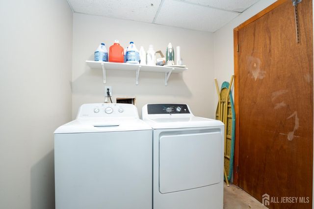 9 Wood Acres Drive, North Brunswick, NJ 08902