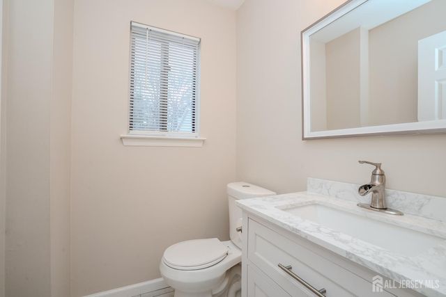 9 Wood Acres Drive, North Brunswick, NJ 08902