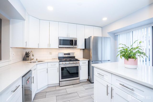 9 Wood Acres Drive, North Brunswick, NJ 08902