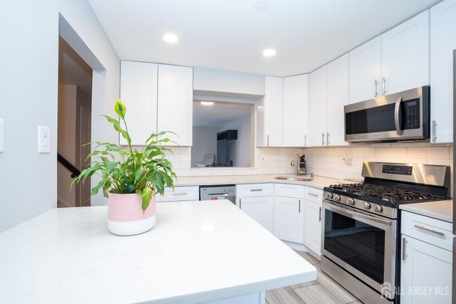 9 Wood Acres Drive, North Brunswick, NJ 08902