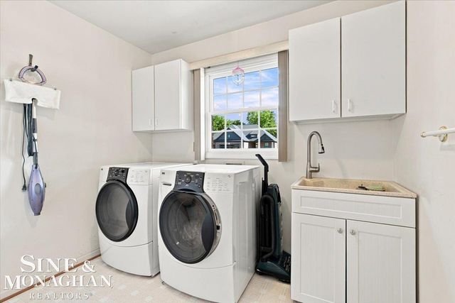 1001 S River Pointe Lane, Saint Clair, MI 48079