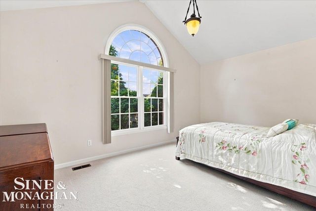 1001 S River Pointe Lane, Saint Clair, MI 48079