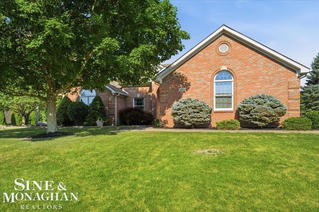 1001 S River Pointe Lane, Saint Clair, MI 48079