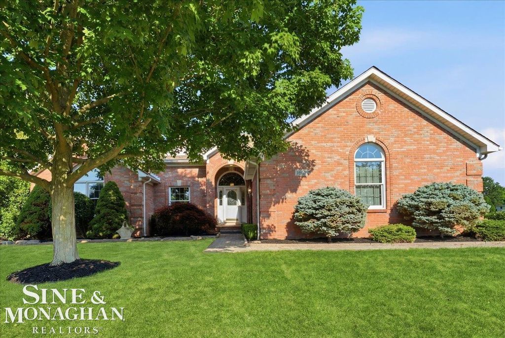 1001 S River Pointe Lane, Saint Clair, MI 48079