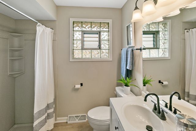 6833 W 127TH Street, Palos Heights, IL 60463