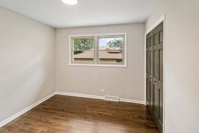 6833 W 127TH Street, Palos Heights, IL 60463