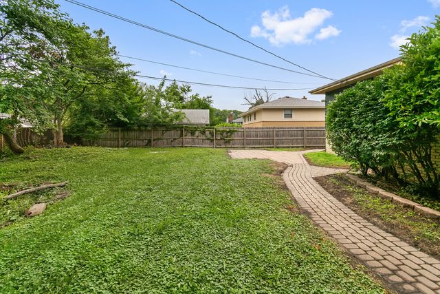 6833 W 127TH Street, Palos Heights, IL 60463