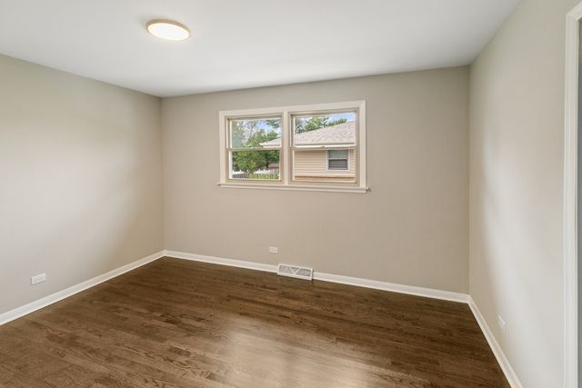 6833 W 127TH Street, Palos Heights, IL 60463