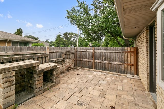 6833 W 127TH Street, Palos Heights, IL 60463