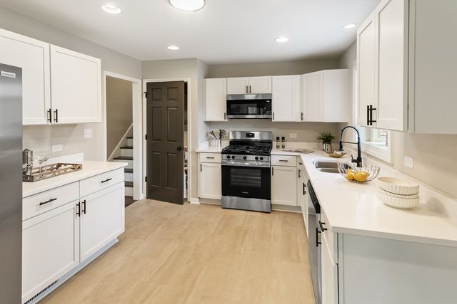6833 W 127TH Street, Palos Heights, IL 60463