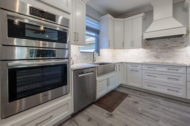 3285 SW Porpoise Circle, Stuart, FL 34997