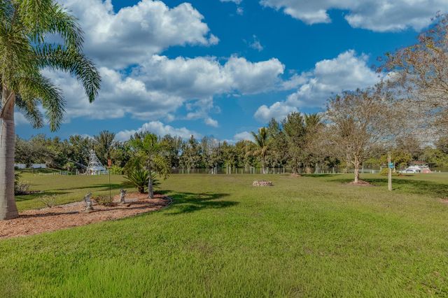 3285 SW Porpoise Circle, Stuart, FL 34997