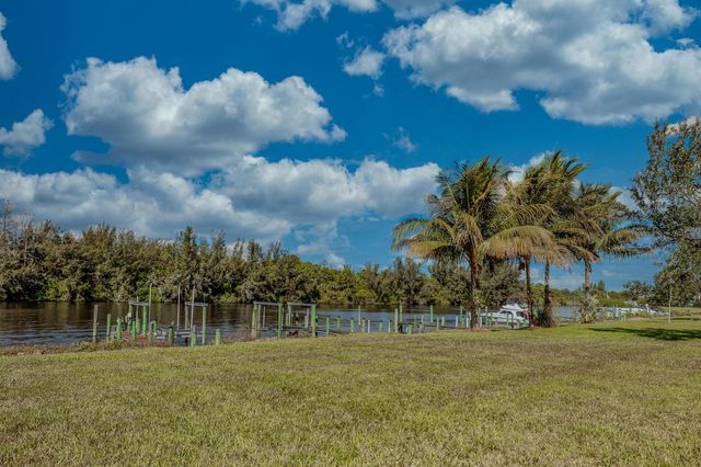 3285 SW Porpoise Circle, Stuart, FL 34997