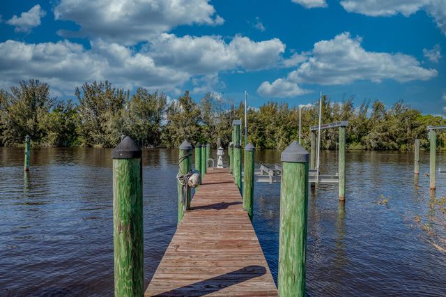 3285 SW Porpoise Circle, Stuart, FL 34997